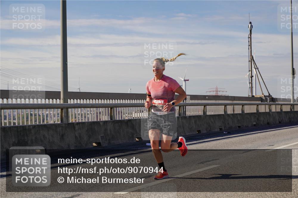 03.10.2025 - Köhlbrandbrückenlauf Michael Burmester http://msf.ph/oto/9070944 03.10.2025 12:35:27 Position 2 4209 meine-sportfotos.de