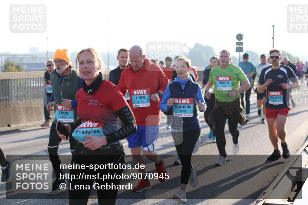 03.10.2025 - Köhlbrandbrückenlauf Lena Gebhardt http://msf.ph/oto/9070945 03.10.2025 09:24:31 Position 1 2187, 3172, 3170, 3398 meine-sportfotos.de
