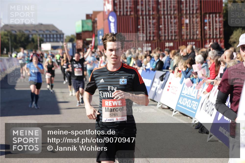 03.10.2025 - Köhlbrandbrückenlauf Jannik Wohlers http://msf.ph/oto/9070947 03.10.2025 13:14:52 Ziel 4202, 4224, 4232, 4406, 4533, 4869, 4890, 5054, 5525, 5535, 5682, 5686, 5711, 5760, 5761, 5814, 6017, 6129, 6293, 6344, 6815 meine-sportfotos.de