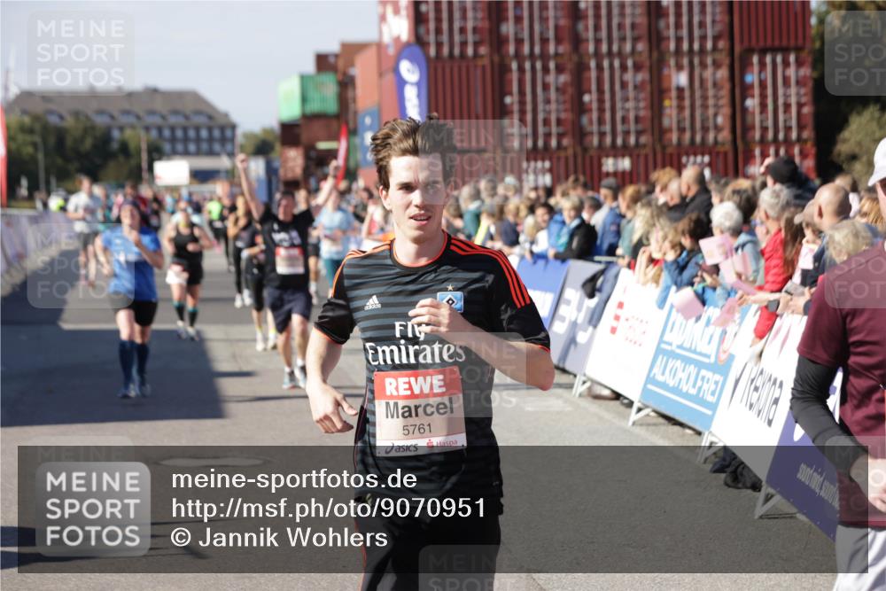 03.10.2025 - Köhlbrandbrückenlauf Jannik Wohlers http://msf.ph/oto/9070951 03.10.2025 13:14:52 Ziel 4202, 4224, 4232, 4406, 4533, 4869, 4890, 5054, 5525, 5535, 5682, 5686, 5711, 5760, 5761, 5814, 6017, 6129, 6293, 6344, 6815 meine-sportfotos.de