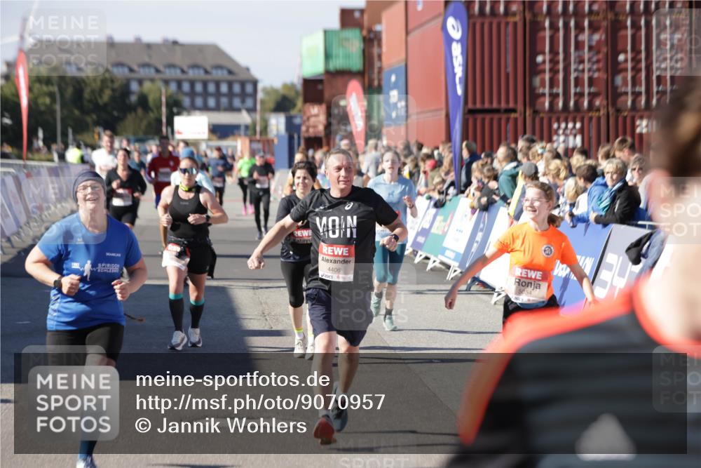 03.10.2025 - Köhlbrandbrückenlauf Jannik Wohlers http://msf.ph/oto/9070957 03.10.2025 13:14:54 Ziel 4202, 4224, 4232, 4406, 4533, 4784, 4890, 5054, 5525, 5535, 5682, 5686, 5711, 5737, 5760, 5761, 5814, 6017, 6128, 6129, 6293, 6344, 6815 meine-sportfotos.de