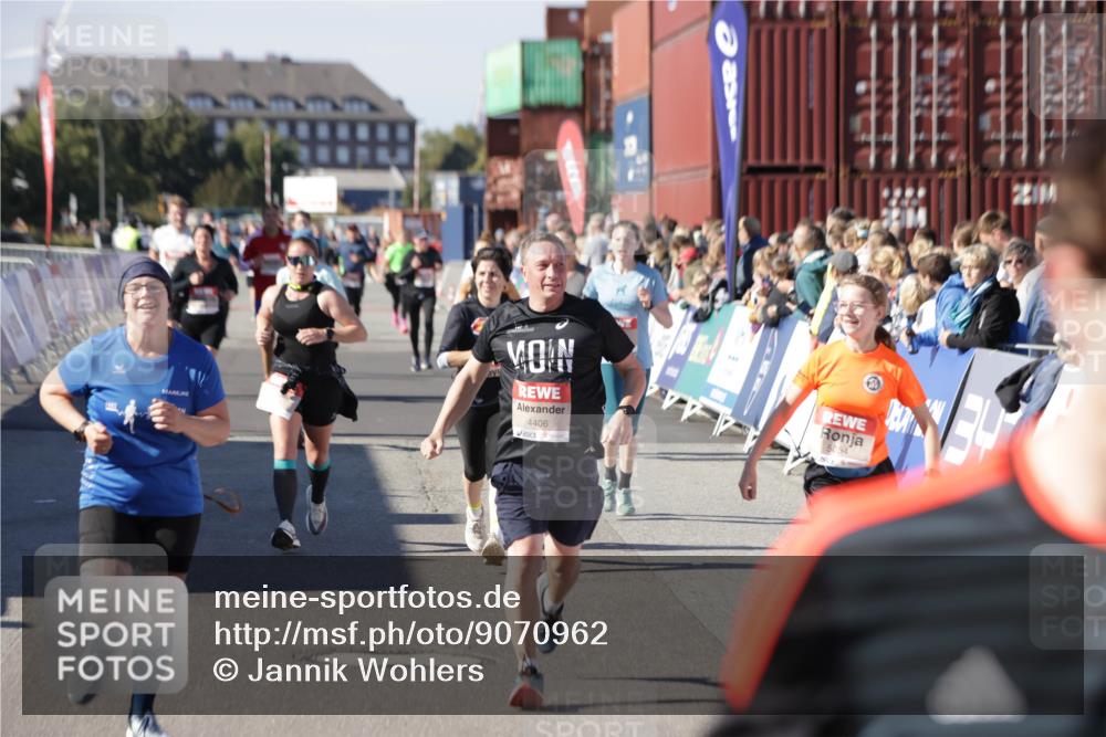 03.10.2025 - Köhlbrandbrückenlauf Jannik Wohlers http://msf.ph/oto/9070962 03.10.2025 13:14:54 Ziel 4202, 4224, 4232, 4406, 4533, 4784, 4890, 5054, 5525, 5535, 5682, 5686, 5711, 5737, 5760, 5761, 5814, 6017, 6128, 6129, 6293, 6344, 6815 meine-sportfotos.de