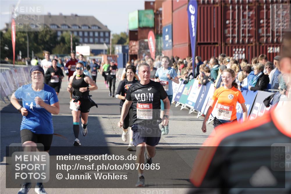 03.10.2025 - Köhlbrandbrückenlauf Jannik Wohlers http://msf.ph/oto/9070965 03.10.2025 13:14:54 Ziel 4202, 4224, 4232, 4406, 4533, 4784, 4890, 5054, 5525, 5535, 5682, 5686, 5711, 5737, 5760, 5761, 5814, 6017, 6128, 6129, 6293, 6344, 6815 meine-sportfotos.de