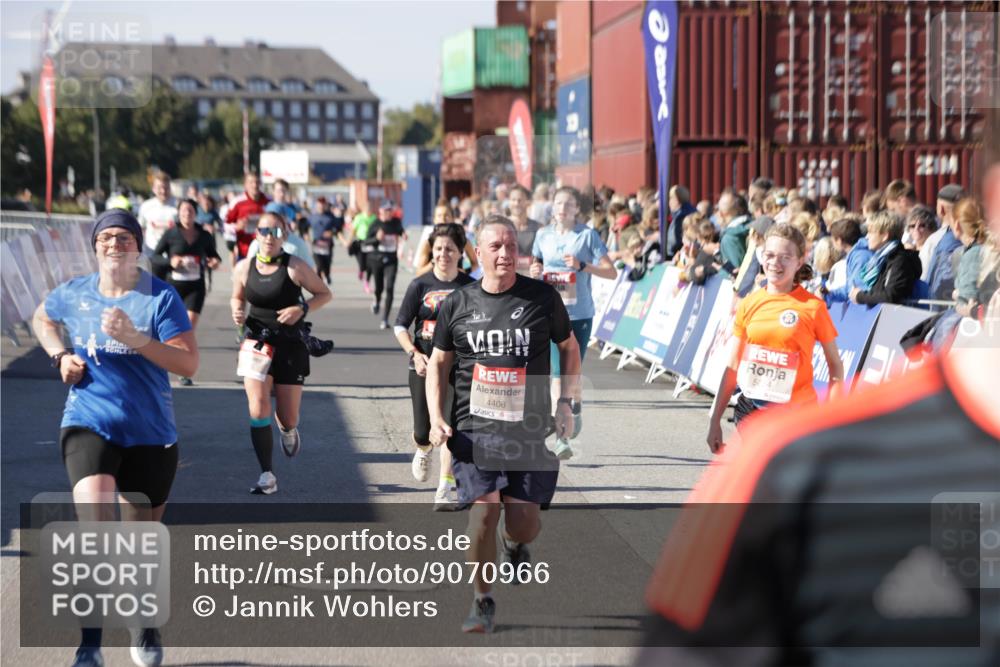 03.10.2025 - Köhlbrandbrückenlauf Jannik Wohlers http://msf.ph/oto/9070966 03.10.2025 13:14:54 Ziel 4202, 4224, 4232, 4406, 4533, 4784, 4890, 5054, 5525, 5535, 5682, 5686, 5711, 5737, 5760, 5761, 5814, 6017, 6128, 6129, 6293, 6344, 6815 meine-sportfotos.de