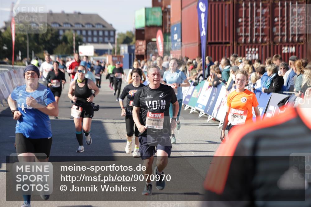 03.10.2025 - Köhlbrandbrückenlauf Jannik Wohlers http://msf.ph/oto/9070970 03.10.2025 13:14:54 Ziel 4202, 4224, 4232, 4406, 4533, 4784, 4890, 5054, 5525, 5535, 5682, 5686, 5711, 5737, 5760, 5761, 5814, 6017, 6128, 6129, 6293, 6344, 6815 meine-sportfotos.de