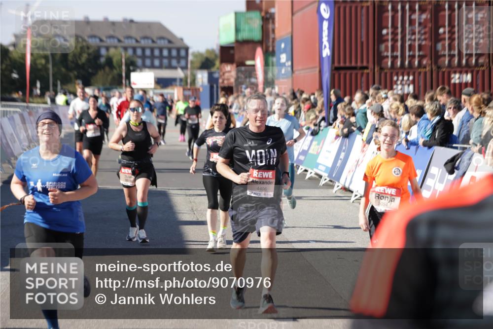 03.10.2025 - Köhlbrandbrückenlauf Jannik Wohlers http://msf.ph/oto/9070976 03.10.2025 13:14:54 Ziel 4202, 4224, 4232, 4406, 4533, 4784, 4890, 5054, 5525, 5535, 5682, 5686, 5711, 5737, 5760, 5761, 5814, 6017, 6128, 6129, 6293, 6344, 6815 meine-sportfotos.de