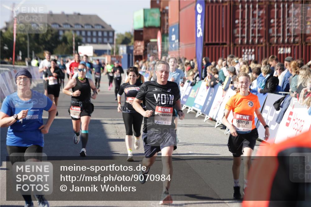 03.10.2025 - Köhlbrandbrückenlauf Jannik Wohlers http://msf.ph/oto/9070984 03.10.2025 13:14:54 Ziel 4202, 4224, 4232, 4406, 4533, 4784, 4890, 5054, 5525, 5535, 5682, 5686, 5711, 5737, 5760, 5761, 5814, 6017, 6128, 6129, 6293, 6344, 6815 meine-sportfotos.de