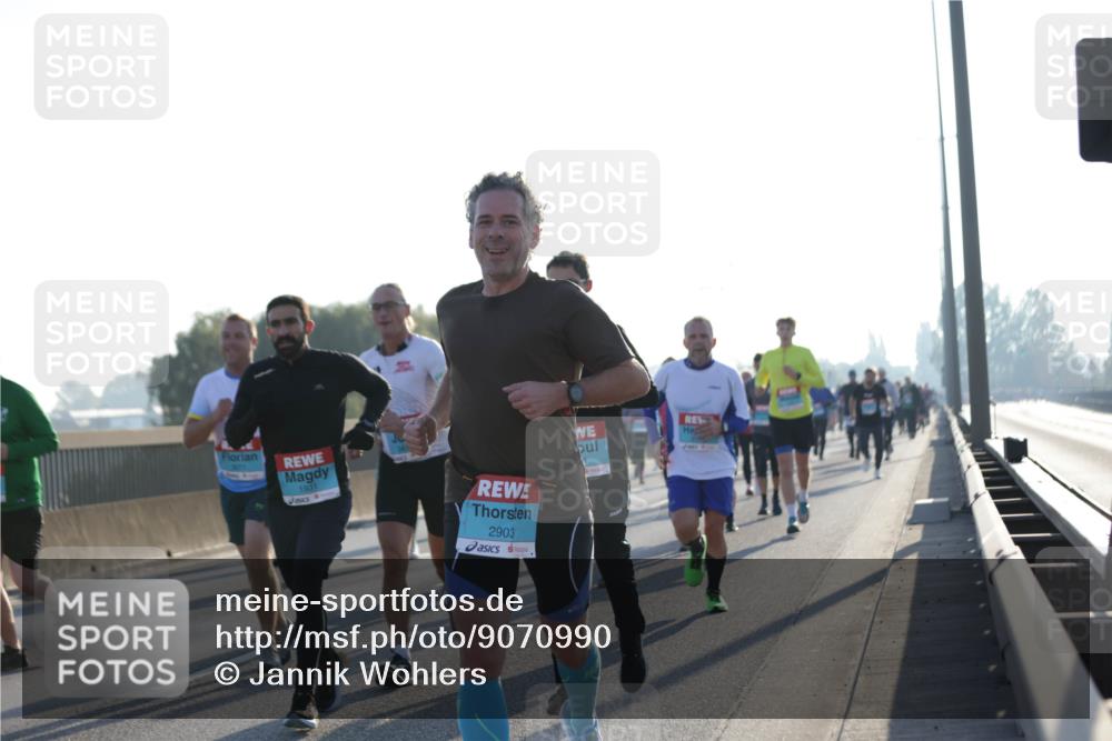 03.10.2025 - Köhlbrandbrückenlauf Jannik Wohlers http://msf.ph/oto/9070990 03.10.2025 09:17:44 Position 3 1931, 2903 meine-sportfotos.de