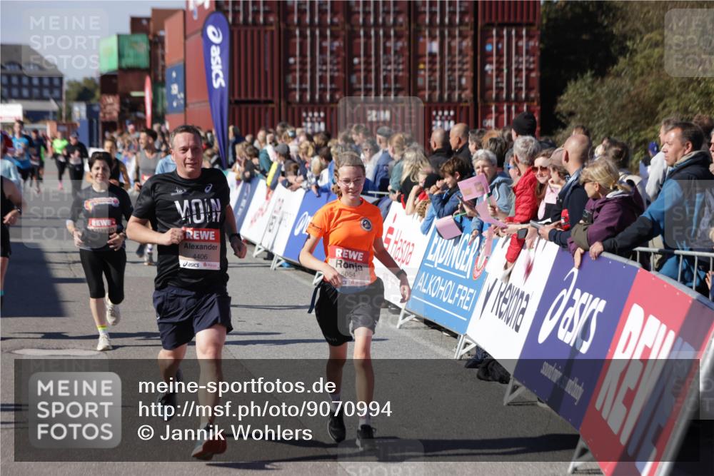 03.10.2025 - Köhlbrandbrückenlauf Jannik Wohlers http://msf.ph/oto/9070994 03.10.2025 13:14:55 Ziel 4202, 4224, 4232, 4406, 4533, 4784, 4890, 5054, 5525, 5535, 5682, 5686, 5711, 5737, 5760, 5761, 5814, 6017, 6128, 6129, 6293, 6344, 6815 meine-sportfotos.de