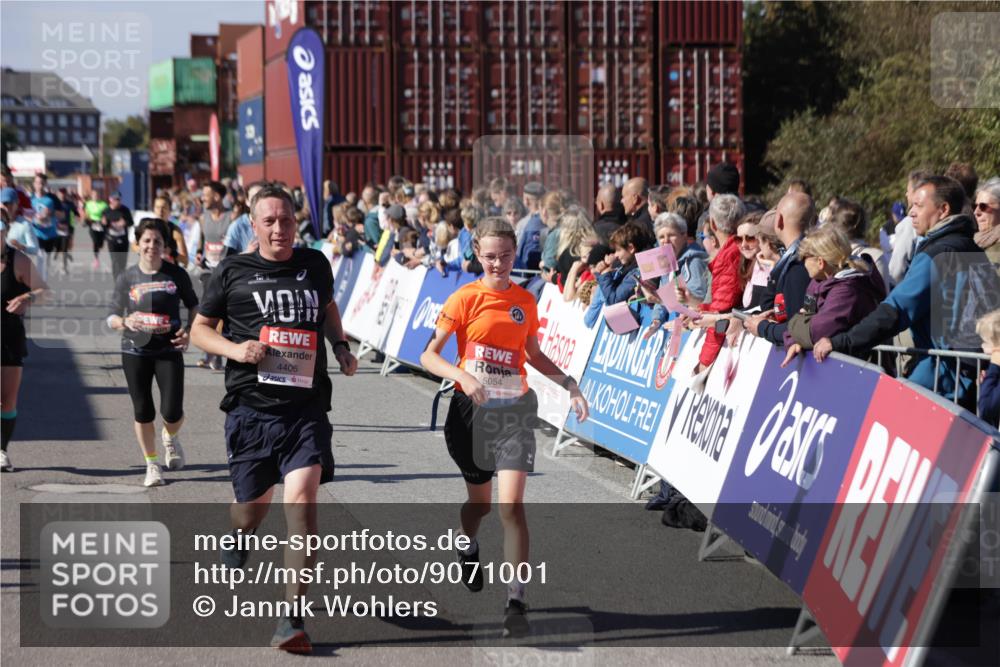 03.10.2025 - Köhlbrandbrückenlauf Jannik Wohlers http://msf.ph/oto/9071001 03.10.2025 13:14:55 Ziel 4202, 4224, 4232, 4406, 4533, 4784, 4890, 5054, 5525, 5535, 5682, 5686, 5711, 5737, 5760, 5761, 5814, 6017, 6128, 6129, 6293, 6344, 6815 meine-sportfotos.de
