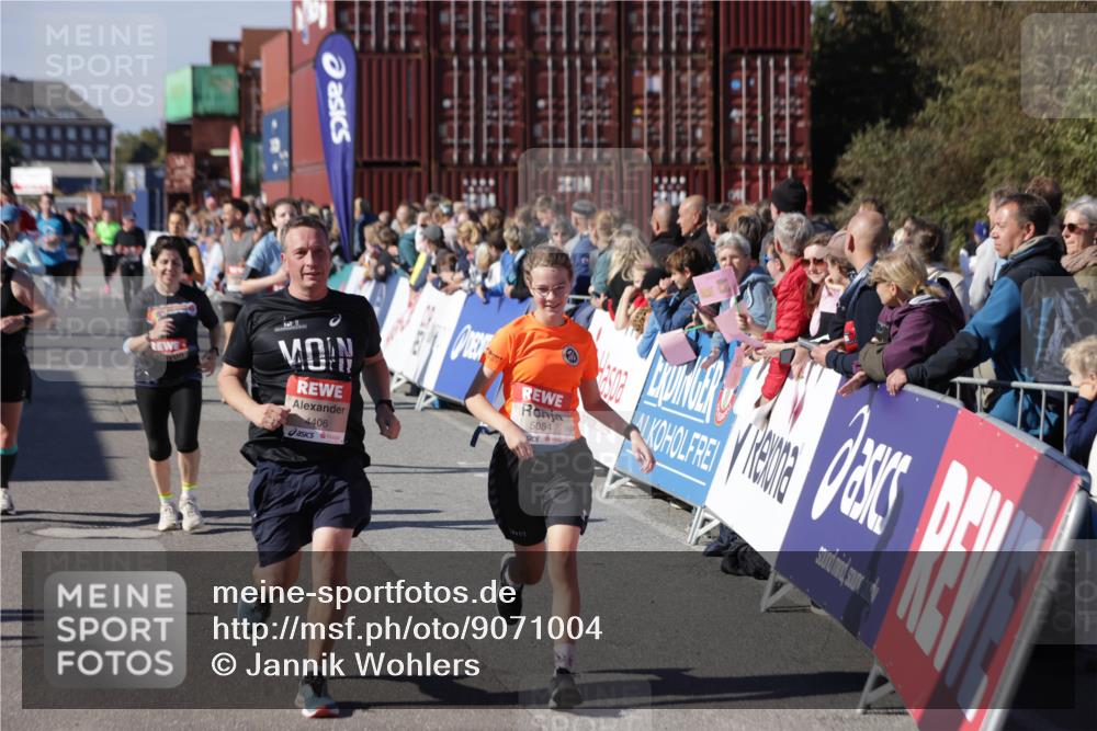 03.10.2025 - Köhlbrandbrückenlauf Jannik Wohlers http://msf.ph/oto/9071004 03.10.2025 13:14:55 Ziel 4202, 4224, 4232, 4406, 4533, 4784, 4890, 5054, 5525, 5535, 5682, 5686, 5711, 5737, 5760, 5761, 5814, 6017, 6128, 6129, 6293, 6344, 6815 meine-sportfotos.de