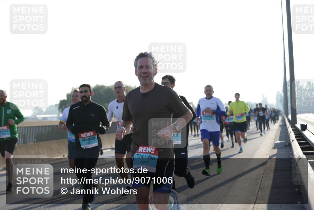 03.10.2025 - Köhlbrandbrückenlauf Jannik Wohlers http://msf.ph/oto/9071006 03.10.2025 09:17:44 Position 3 1931, 2903, 1 meine-sportfotos.de