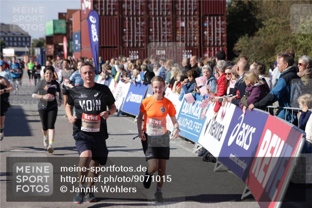 03.10.2025 - Köhlbrandbrückenlauf Jannik Wohlers http://msf.ph/oto/9071015 03.10.2025 13:14:55 Ziel 4202, 4224, 4232, 4406, 4533, 4784, 4890, 5054, 5525, 5535, 5682, 5686, 5711, 5737, 5760, 5761, 5814, 6017, 6128, 6129, 6293, 6344, 6815 meine-sportfotos.de