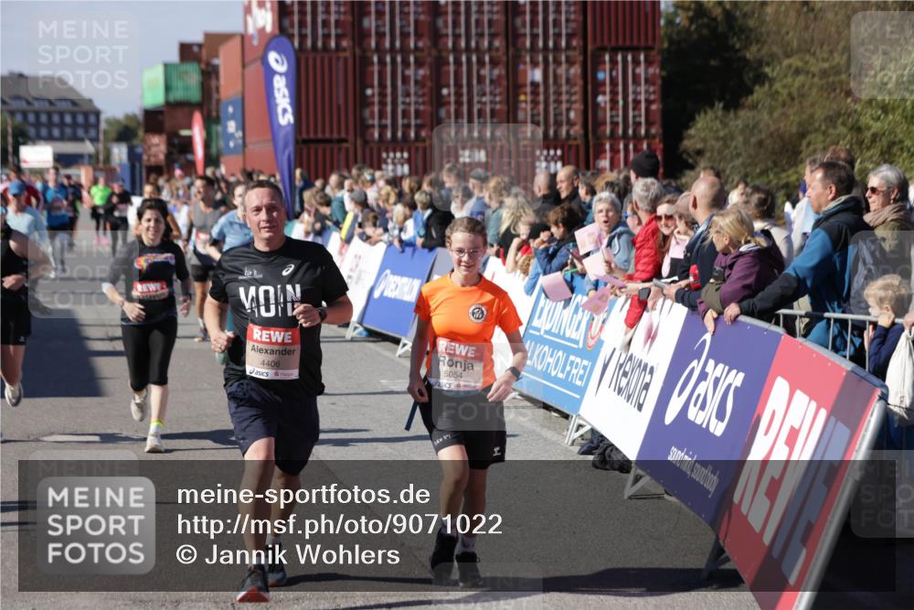 03.10.2025 - Köhlbrandbrückenlauf Jannik Wohlers http://msf.ph/oto/9071022 03.10.2025 13:14:55 Ziel 4202, 4224, 4232, 4406, 4533, 4784, 4890, 5054, 5525, 5535, 5682, 5686, 5711, 5737, 5760, 5761, 5814, 6017, 6128, 6129, 6293, 6344, 6815 meine-sportfotos.de