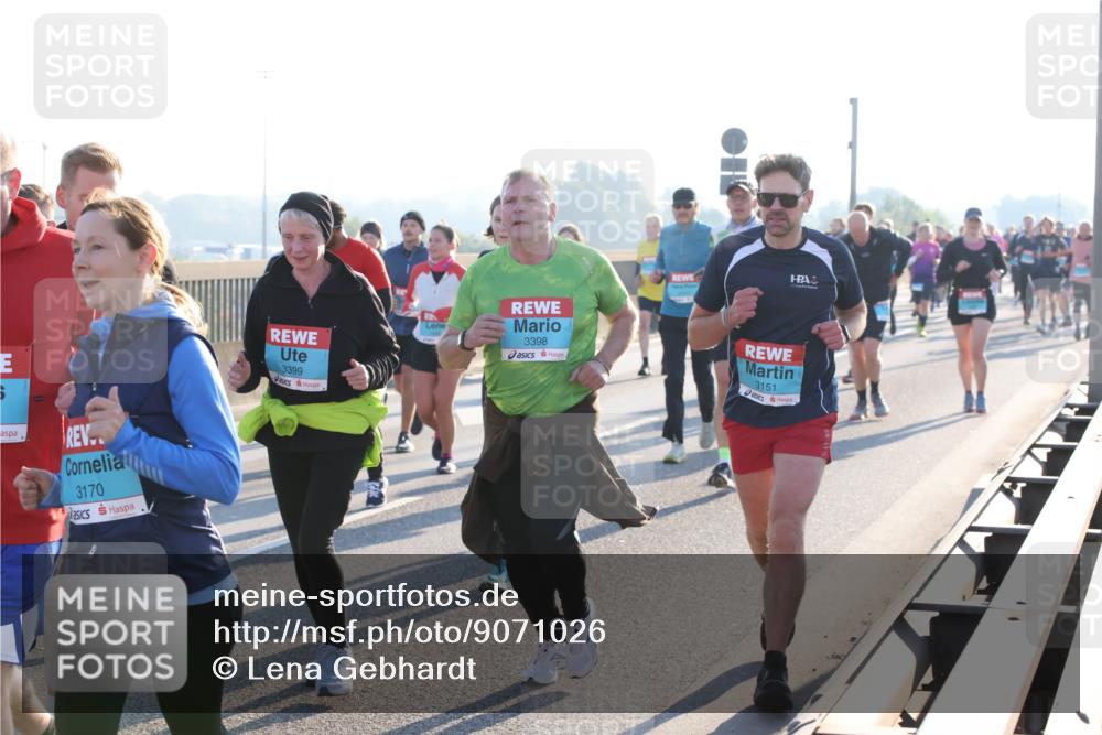 03.10.2025 - Köhlbrandbrückenlauf Lena Gebhardt http://msf.ph/oto/9071026 03.10.2025 09:24:32 Position 1 5, 3170, 3399, 3398, 3151 meine-sportfotos.de
