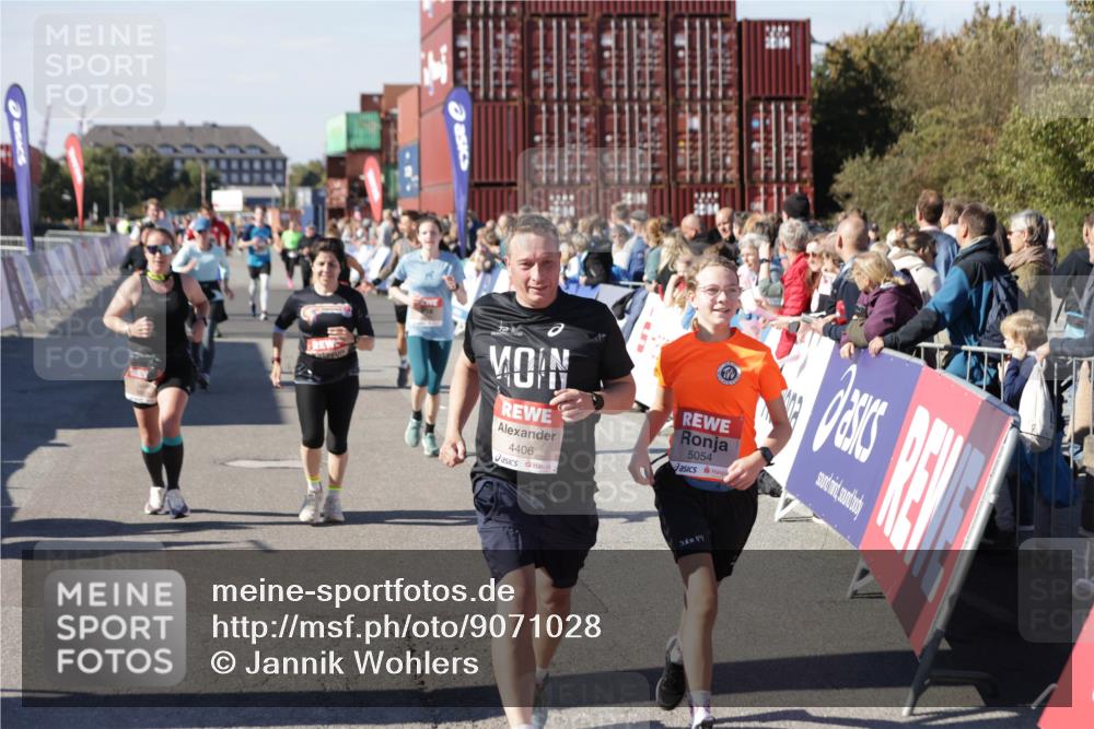 03.10.2025 - Köhlbrandbrückenlauf Jannik Wohlers http://msf.ph/oto/9071028 03.10.2025 13:14:56 Ziel 4202, 4224, 4232, 4406, 4533, 4784, 4890, 5054, 5173, 5525, 5535, 5711, 5737, 5760, 5761, 5814, 6017, 6128, 6129, 6293, 6344, 6454, 6815 meine-sportfotos.de