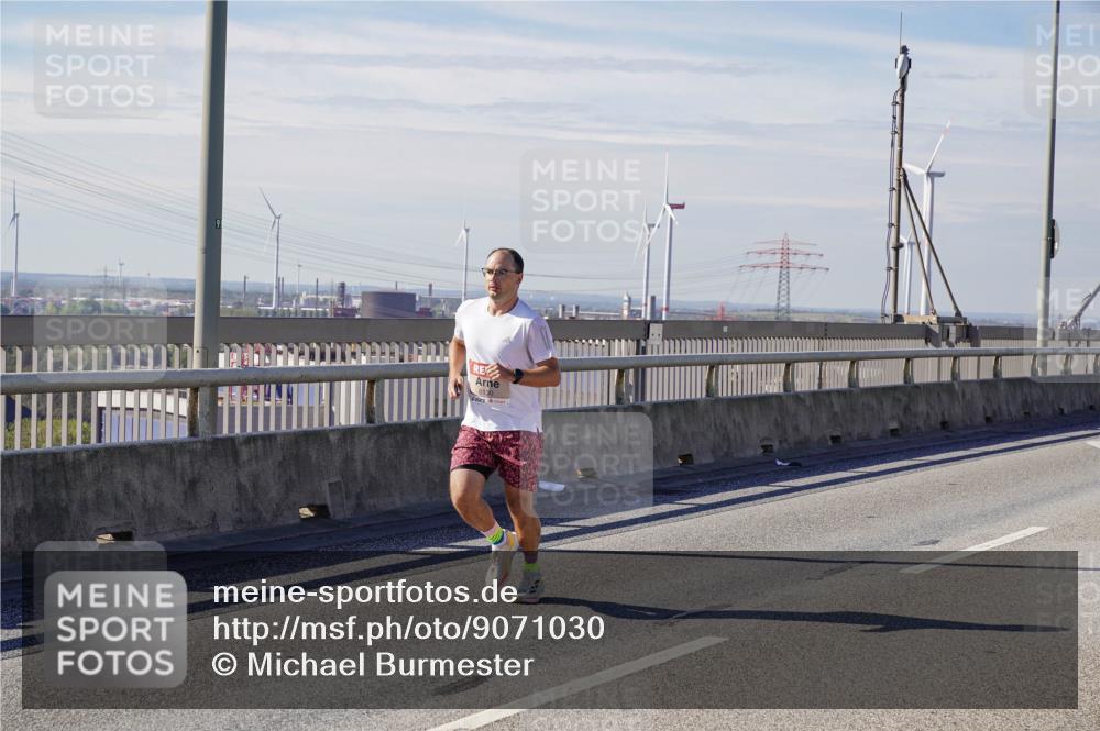 03.10.2025 - Köhlbrandbrückenlauf Michael Burmester http://msf.ph/oto/9071030 03.10.2025 12:35:46 Position 2 6130 meine-sportfotos.de