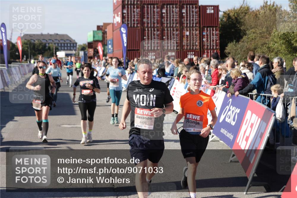 03.10.2025 - Köhlbrandbrückenlauf Jannik Wohlers http://msf.ph/oto/9071033 03.10.2025 13:14:56 Ziel 4202, 4224, 4232, 4406, 4533, 4784, 4890, 5054, 5173, 5525, 5535, 5711, 5737, 5760, 5761, 5814, 6017, 6128, 6129, 6293, 6344, 6454, 6815 meine-sportfotos.de