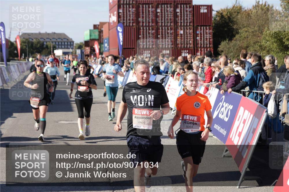 03.10.2025 - Köhlbrandbrückenlauf Jannik Wohlers http://msf.ph/oto/9071034 03.10.2025 13:14:56 Ziel 4202, 4224, 4232, 4406, 4533, 4784, 4890, 5054, 5173, 5525, 5535, 5711, 5737, 5760, 5761, 5814, 6017, 6128, 6129, 6293, 6344, 6454, 6815 meine-sportfotos.de