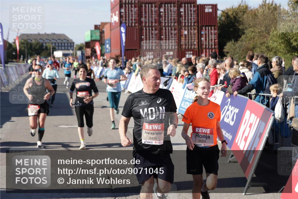 03.10.2025 - Köhlbrandbrückenlauf Jannik Wohlers http://msf.ph/oto/9071045 03.10.2025 13:14:56 Ziel 4202, 4224, 4232, 4406, 4533, 4784, 4890, 5054, 5173, 5525, 5535, 5711, 5737, 5760, 5761, 5814, 6017, 6128, 6129, 6293, 6344, 6454, 6815 meine-sportfotos.de