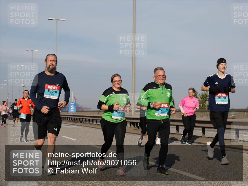 03.10.2025 - Köhlbrandbrückenlauf Fabian Wolf http://msf.ph/oto/9071056 03.10.2025 10:12:56 Position 3 2595, 2011, 2020, 2596 meine-sportfotos.de