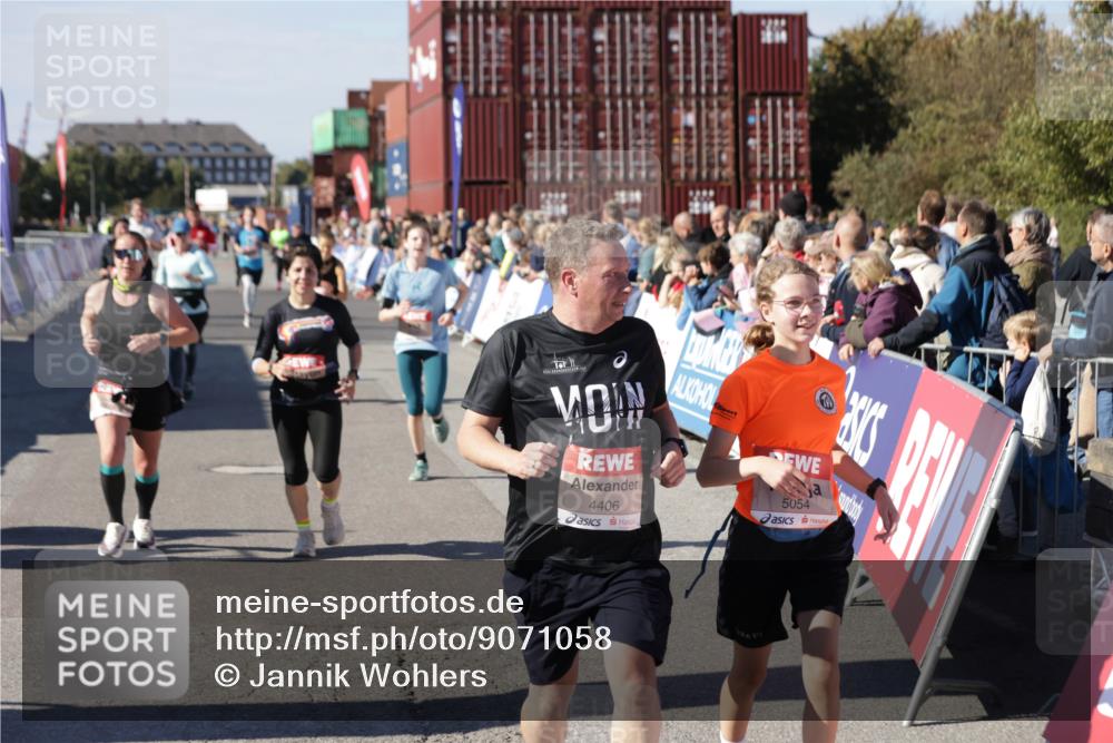 03.10.2025 - Köhlbrandbrückenlauf Jannik Wohlers http://msf.ph/oto/9071058 03.10.2025 13:14:56 Ziel 4202, 4224, 4232, 4406, 4533, 4784, 4890, 5054, 5173, 5525, 5535, 5711, 5737, 5760, 5761, 5814, 6017, 6128, 6129, 6293, 6344, 6454, 6815 meine-sportfotos.de