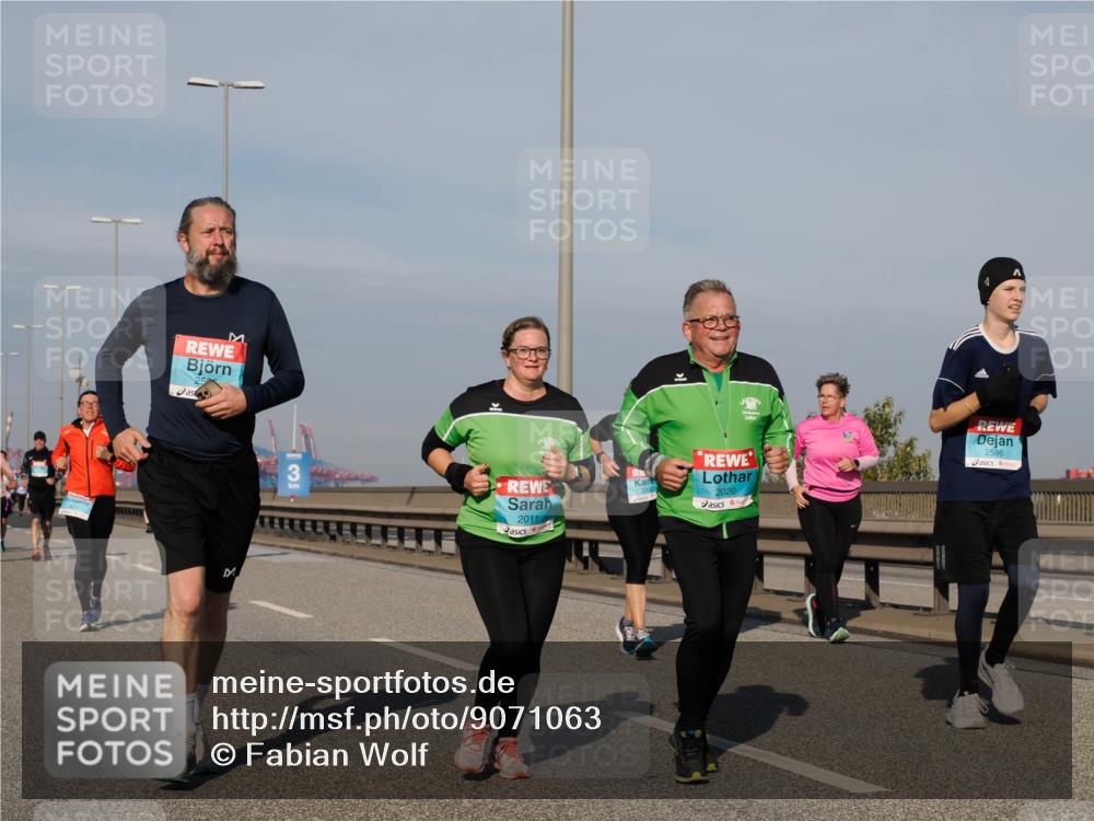 03.10.2025 - Köhlbrandbrückenlauf Fabian Wolf http://msf.ph/oto/9071063 03.10.2025 10:12:56 Position 3 3, 2011, 2397, 2020, 2596 meine-sportfotos.de