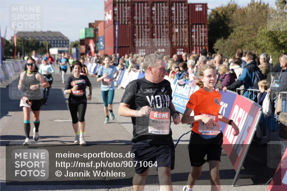 03.10.2025 - Köhlbrandbrückenlauf Jannik Wohlers http://msf.ph/oto/9071064 03.10.2025 13:14:56 Ziel 4202, 4224, 4232, 4406, 4533, 4784, 4890, 5054, 5173, 5525, 5535, 5711, 5737, 5760, 5761, 5814, 6017, 6128, 6129, 6293, 6344, 6454, 6815 meine-sportfotos.de