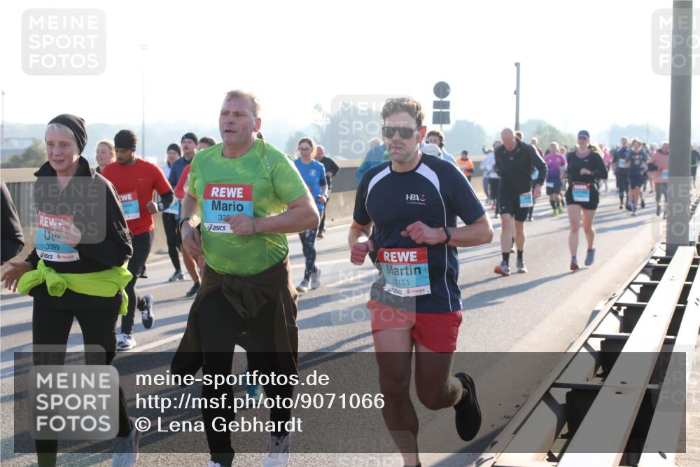03.10.2025 - Köhlbrandbrückenlauf Lena Gebhardt http://msf.ph/oto/9071066 03.10.2025 09:24:33 Position 1 3399, 32, 3151 meine-sportfotos.de