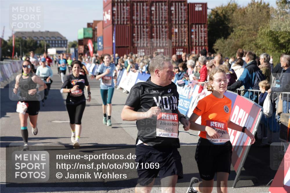 03.10.2025 - Köhlbrandbrückenlauf Jannik Wohlers http://msf.ph/oto/9071069 03.10.2025 13:14:56 Ziel 4202, 4224, 4232, 4406, 4533, 4784, 4890, 5054, 5173, 5525, 5535, 5711, 5737, 5760, 5761, 5814, 6017, 6128, 6129, 6293, 6344, 6454, 6815 meine-sportfotos.de