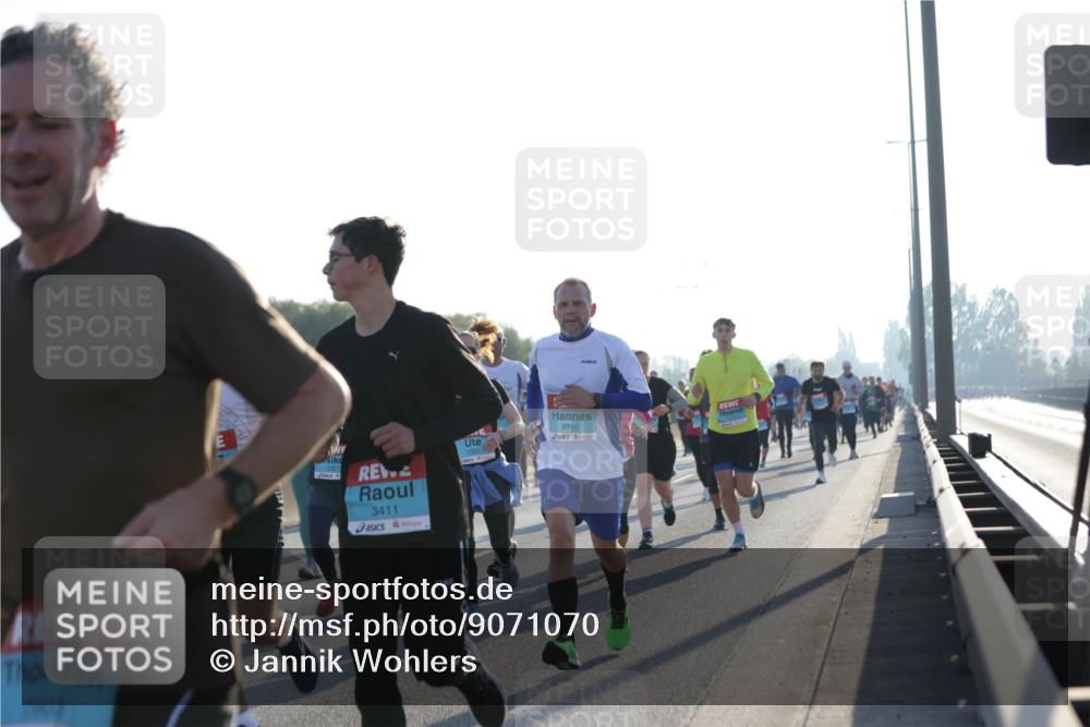 03.10.2025 - Köhlbrandbrückenlauf Jannik Wohlers http://msf.ph/oto/9071070 03.10.2025 09:17:45 Position 3 6, 2903, 1327, 3411, 2716, 1331 meine-sportfotos.de