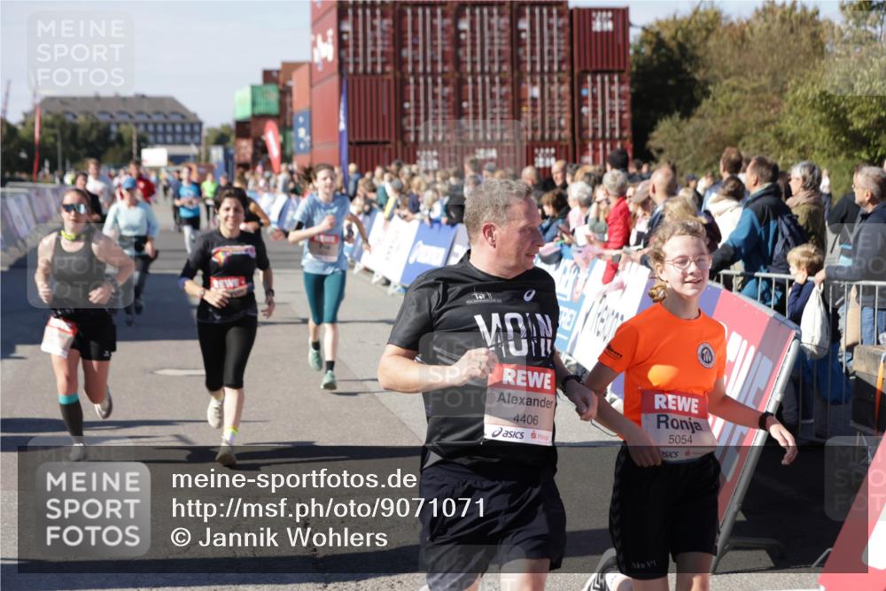 03.10.2025 - Köhlbrandbrückenlauf Jannik Wohlers http://msf.ph/oto/9071071 03.10.2025 13:14:56 Ziel 4202, 4224, 4232, 4406, 4533, 4784, 4890, 5054, 5173, 5525, 5535, 5711, 5737, 5760, 5761, 5814, 6017, 6128, 6129, 6293, 6344, 6454, 6815 meine-sportfotos.de