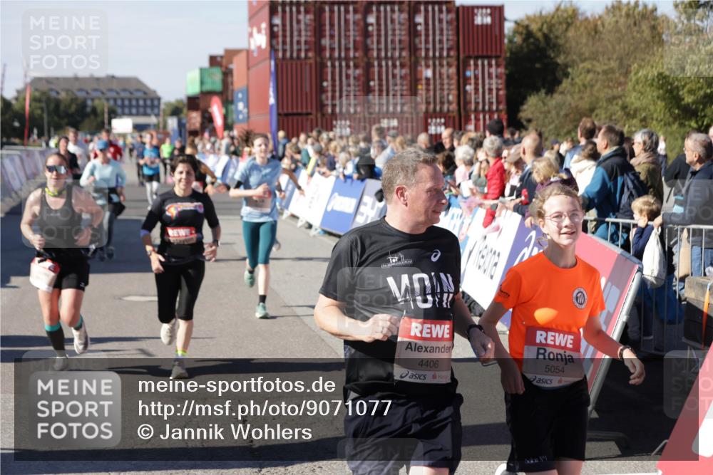 03.10.2025 - Köhlbrandbrückenlauf Jannik Wohlers http://msf.ph/oto/9071077 03.10.2025 13:14:56 Ziel 4202, 4224, 4232, 4406, 4533, 4784, 4890, 5054, 5173, 5525, 5535, 5711, 5737, 5760, 5761, 5814, 6017, 6128, 6129, 6293, 6344, 6454, 6815 meine-sportfotos.de
