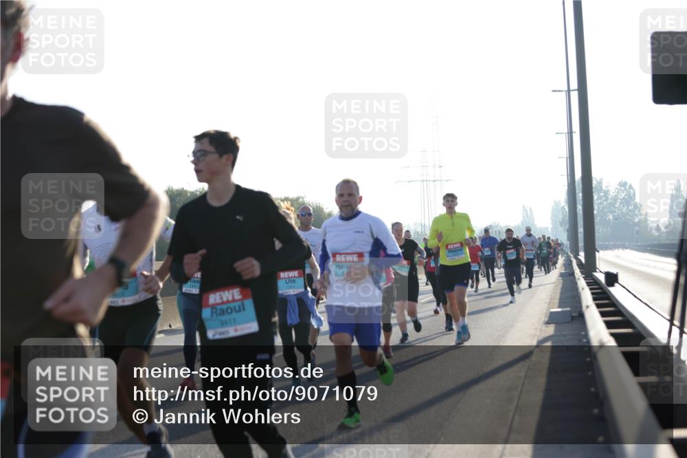 03.10.2025 - Köhlbrandbrückenlauf Jannik Wohlers http://msf.ph/oto/9071079 03.10.2025 09:17:45 Position 3 1327, 3411 meine-sportfotos.de