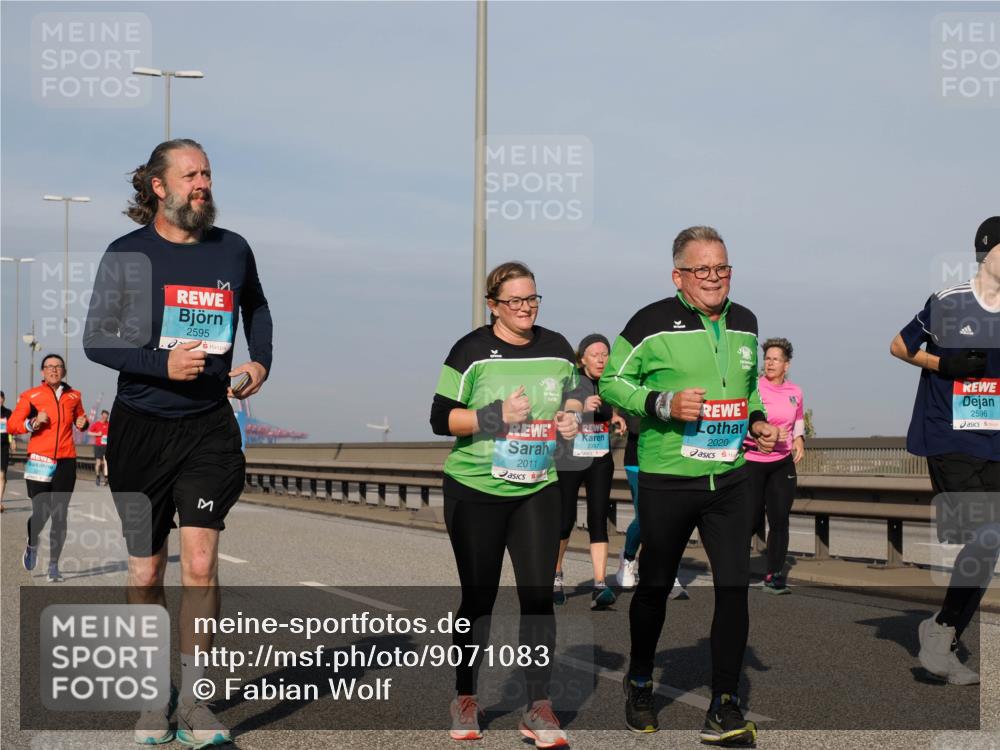03.10.2025 - Köhlbrandbrückenlauf Fabian Wolf http://msf.ph/oto/9071083 03.10.2025 10:12:56 Position 3 2595, 2397, 2011, 2020, 2596 meine-sportfotos.de