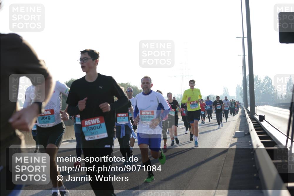 03.10.2025 - Köhlbrandbrückenlauf Jannik Wohlers http://msf.ph/oto/9071084 03.10.2025 09:17:45 Position 3 3410, 1331, 2716, 3411 meine-sportfotos.de