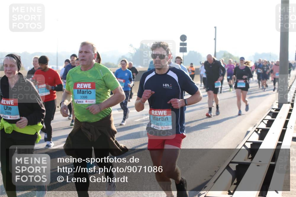 03.10.2025 - Köhlbrandbrückenlauf Lena Gebhardt http://msf.ph/oto/9071086 03.10.2025 09:24:33 Position 1 3399, 3398, 3151 meine-sportfotos.de