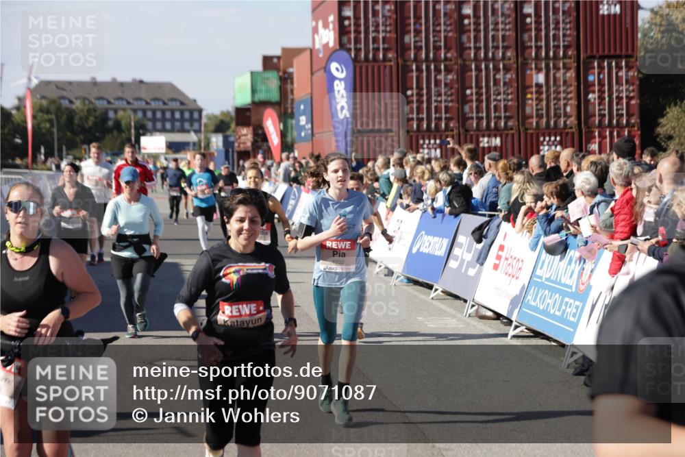 03.10.2025 - Köhlbrandbrückenlauf Jannik Wohlers http://msf.ph/oto/9071087 03.10.2025 13:14:57 Ziel 4202, 4224, 4232, 4282, 4406, 4533, 4784, 4890, 5054, 5173, 5525, 5535, 5737, 5760, 5761, 5814, 6017, 6128, 6129, 6293, 6344, 6454, 6815 meine-sportfotos.de