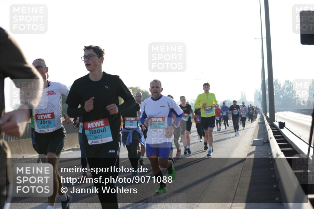 03.10.2025 - Köhlbrandbrückenlauf Jannik Wohlers http://msf.ph/oto/9071088 03.10.2025 09:17:45 Position 3 3410, 3411, 1331, 2716 meine-sportfotos.de