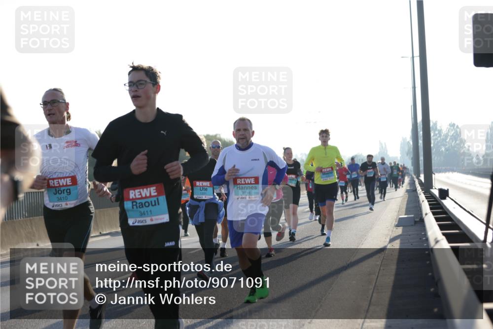 03.10.2025 - Köhlbrandbrückenlauf Jannik Wohlers http://msf.ph/oto/9071091 03.10.2025 09:17:45 Position 3 3410, 3411, 1331, 2716 meine-sportfotos.de