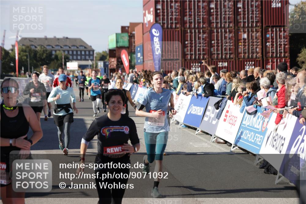 03.10.2025 - Köhlbrandbrückenlauf Jannik Wohlers http://msf.ph/oto/9071092 03.10.2025 13:14:57 Ziel 4202, 4224, 4232, 4282, 4406, 4533, 4784, 4890, 5054, 5173, 5525, 5535, 5737, 5760, 5761, 5814, 6017, 6128, 6129, 6293, 6344, 6454, 6815 meine-sportfotos.de