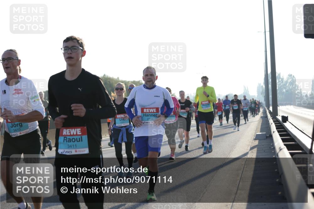 03.10.2025 - Köhlbrandbrückenlauf Jannik Wohlers http://msf.ph/oto/9071114 03.10.2025 09:17:46 Position 3 3410, 3411, 1331, 2716 meine-sportfotos.de