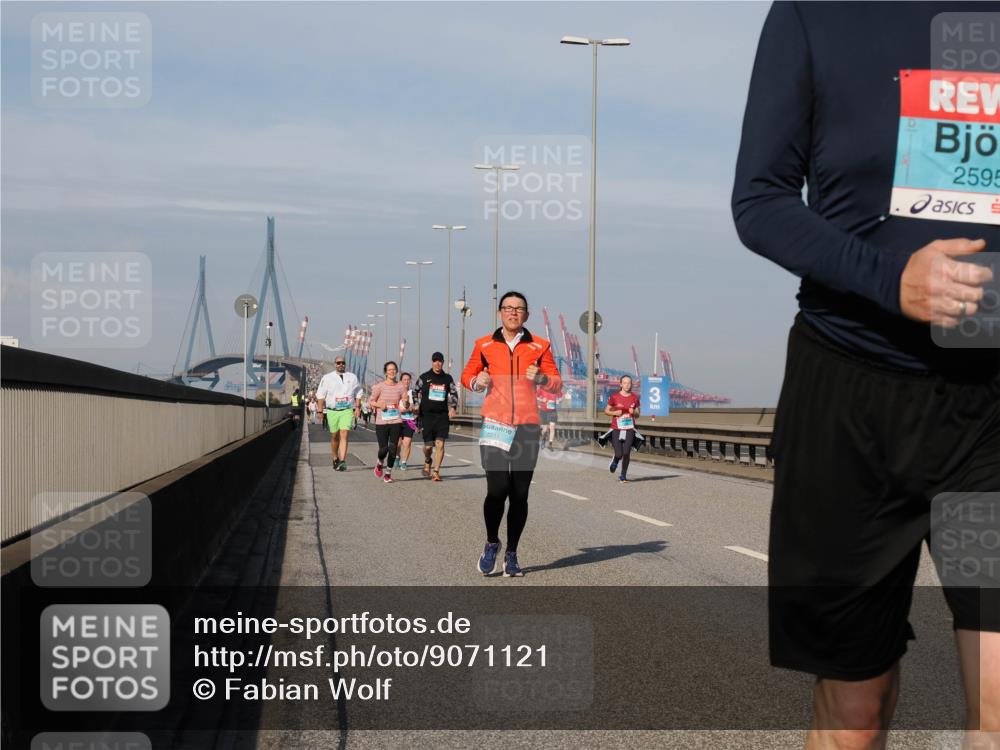 03.10.2025 - Köhlbrandbrückenlauf Fabian Wolf http://msf.ph/oto/9071121 03.10.2025 10:12:58 Position 3 2211, 2595 meine-sportfotos.de