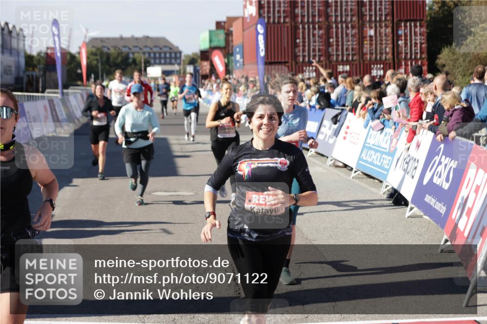 03.10.2025 - Köhlbrandbrückenlauf Jannik Wohlers http://msf.ph/oto/9071122 03.10.2025 13:14:58 Ziel 4224, 4232, 4244, 4282, 4406, 4784, 4890, 5054, 5173, 5525, 5535, 5737, 5760, 5761, 5814, 6017, 6128, 6129, 6293, 6344, 6454, 6815 meine-sportfotos.de
