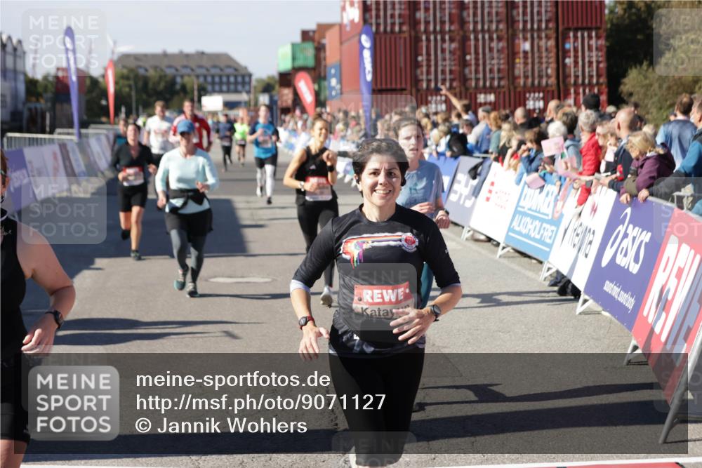 03.10.2025 - Köhlbrandbrückenlauf Jannik Wohlers http://msf.ph/oto/9071127 03.10.2025 13:14:58 Ziel 4224, 4232, 4244, 4282, 4406, 4784, 4890, 5054, 5173, 5525, 5535, 5737, 5760, 5761, 5814, 6017, 6128, 6129, 6293, 6344, 6454, 6815 meine-sportfotos.de