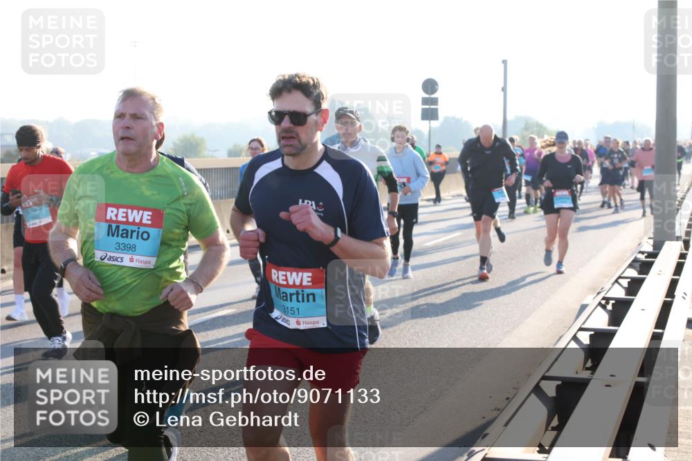 03.10.2025 - Köhlbrandbrückenlauf Lena Gebhardt http://msf.ph/oto/9071133 03.10.2025 09:24:33 Position 1 3840, 3398, 3151 meine-sportfotos.de