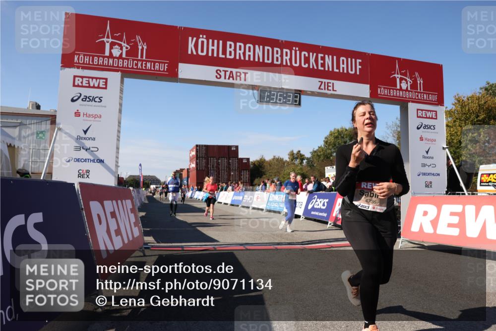 03.10.2025 - Köhlbrandbrückenlauf Lena Gebhardt http://msf.ph/oto/9071134 03.10.2025 13:36:34 Ziel 4735, 5199, 5278, 5585, 6003, 6004, 6023, 6825 meine-sportfotos.de