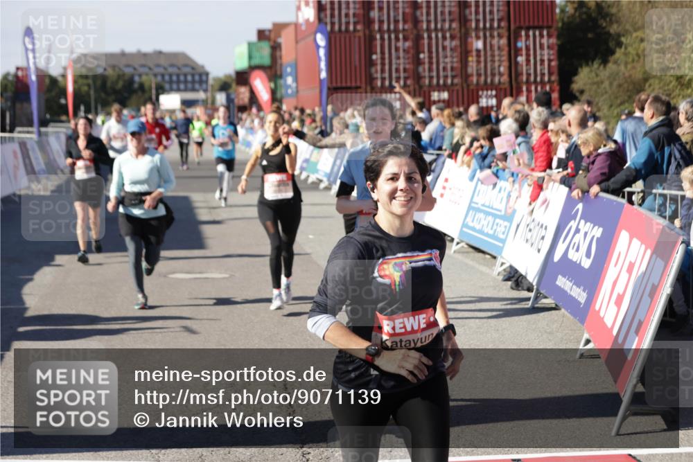 03.10.2025 - Köhlbrandbrückenlauf Jannik Wohlers http://msf.ph/oto/9071139 03.10.2025 13:14:58 Ziel 4224, 4232, 4244, 4282, 4406, 4784, 4890, 5054, 5173, 5525, 5535, 5737, 5760, 5761, 5814, 6017, 6128, 6129, 6293, 6344, 6454, 6815 meine-sportfotos.de