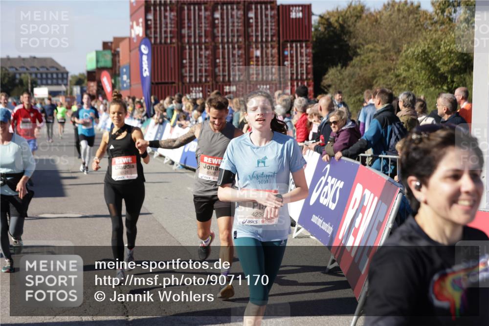03.10.2025 - Köhlbrandbrückenlauf Jannik Wohlers http://msf.ph/oto/9071170 03.10.2025 13:14:59 Ziel 4224, 4232, 4244, 4282, 4406, 4784, 4890, 5054, 5173, 5525, 5535, 5737, 5760, 5761, 5814, 6017, 6128, 6129, 6293, 6454, 6810, 6815 meine-sportfotos.de