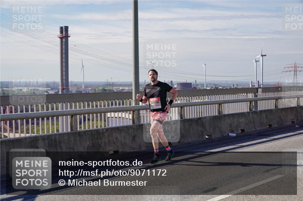 03.10.2025 - Köhlbrandbrückenlauf Michael Burmester http://msf.ph/oto/9071172 03.10.2025 12:36:04 Position 2 6100 meine-sportfotos.de